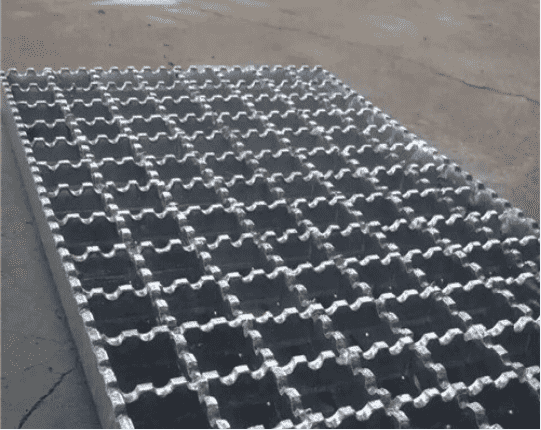 中石化油廠專(zhuān)用齒形鋼格柵板平臺(tái)廠家價(jià)格優(yōu)惠！！